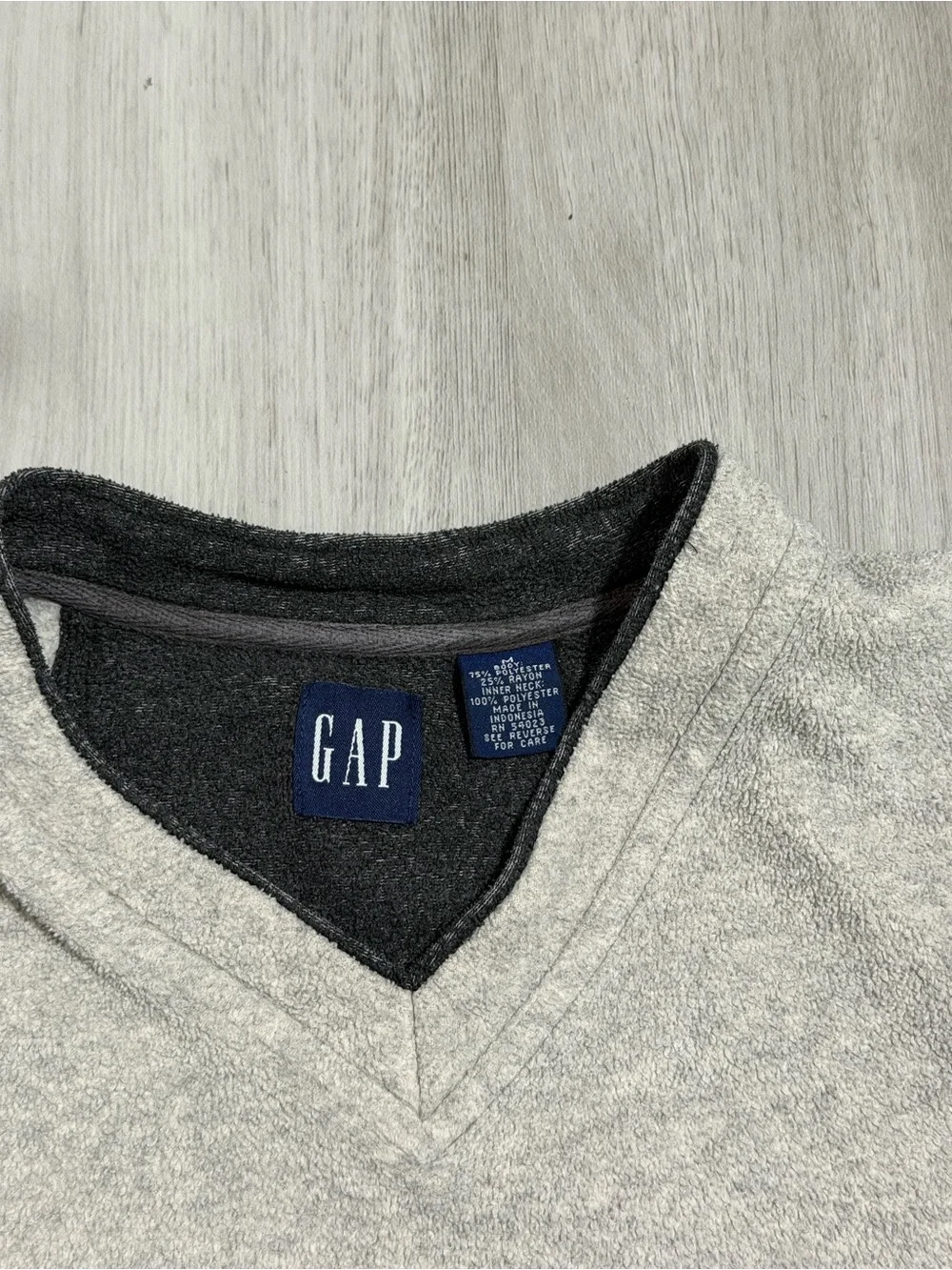 Vintage 90s/Y2k Gap Gray Fleece V Neck Sweater